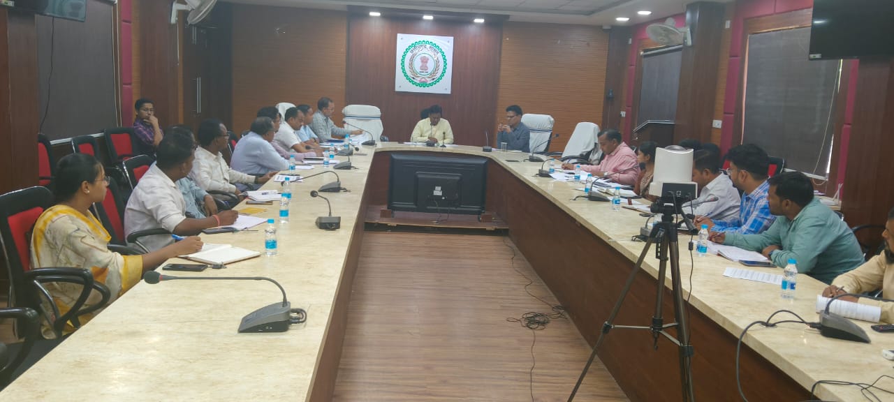 कलेक्टर एस. जयवर्धन ने ली खाद्य विभाग की समीक्षा बैठक, विभागीय योजनाओं की प्रगति का लिया जायजा…