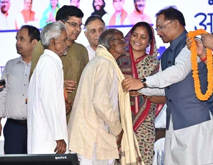 छत्तीसगढ़ में वरिष्ठ नागरिकों के लिए मजबूत सामाजिक सुरक्षा तंत्र, सम्मान, सुरक्षा और आत्मनिर्भरता की दिशा में प्रभावी पहल: मुख्यमंत्री विष्णु देव साय…..