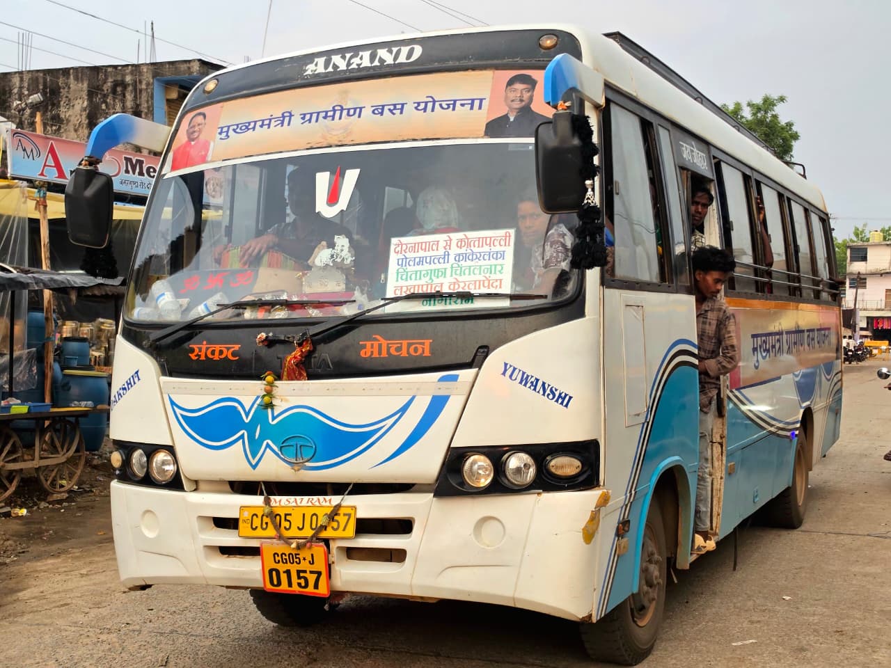 नक्सलवाद के खात्मे के बाद बदली तस्वीर, अब गांव से शहर तक आसान हुआ सफर, मुख्यमंत्री ग्रामीण बस योजना बनी ग्रामीणों के लिए वरदान…..