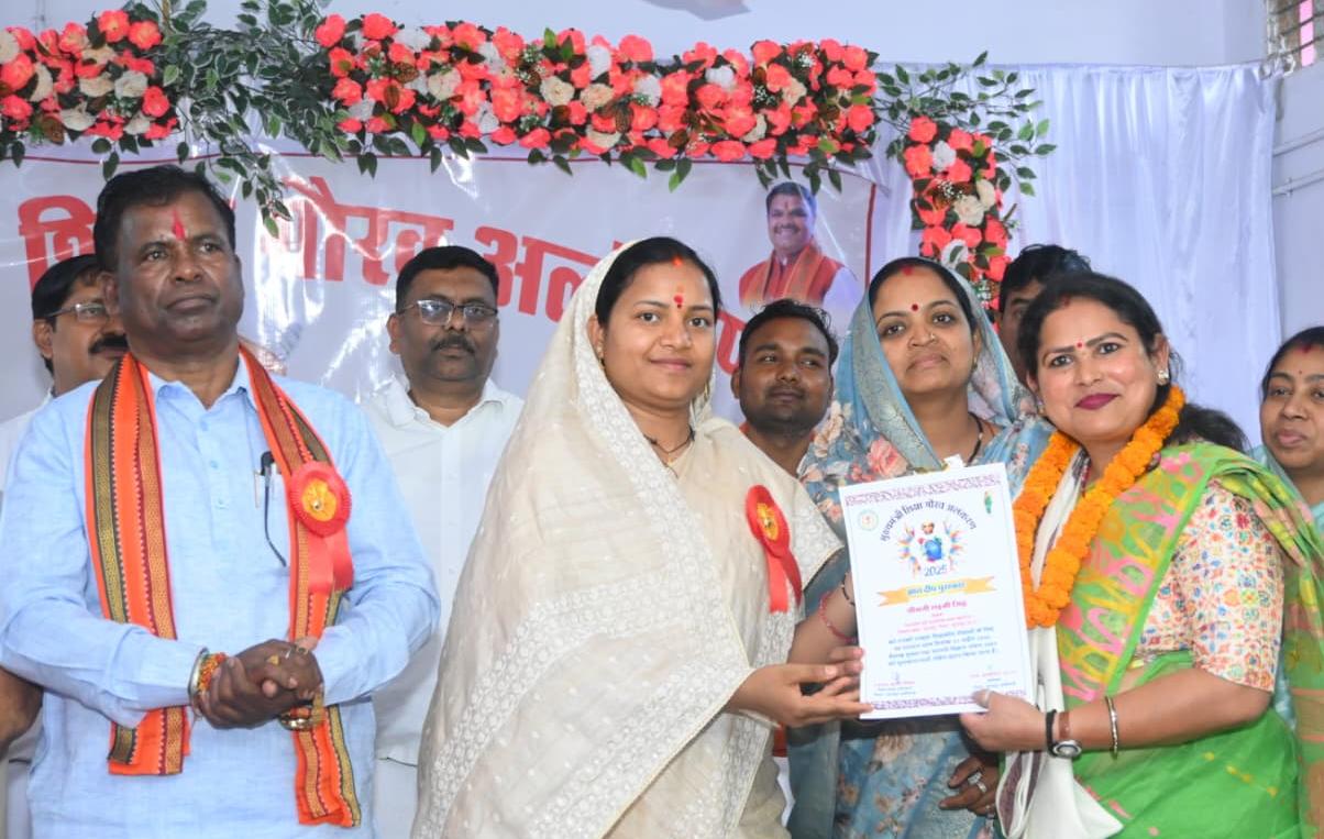 शिक्षकों के समर्पण से ही होगा शिक्षा का सशक्त निर्माण – मंत्री श्रीमती लक्ष्मी राजवाड़े….