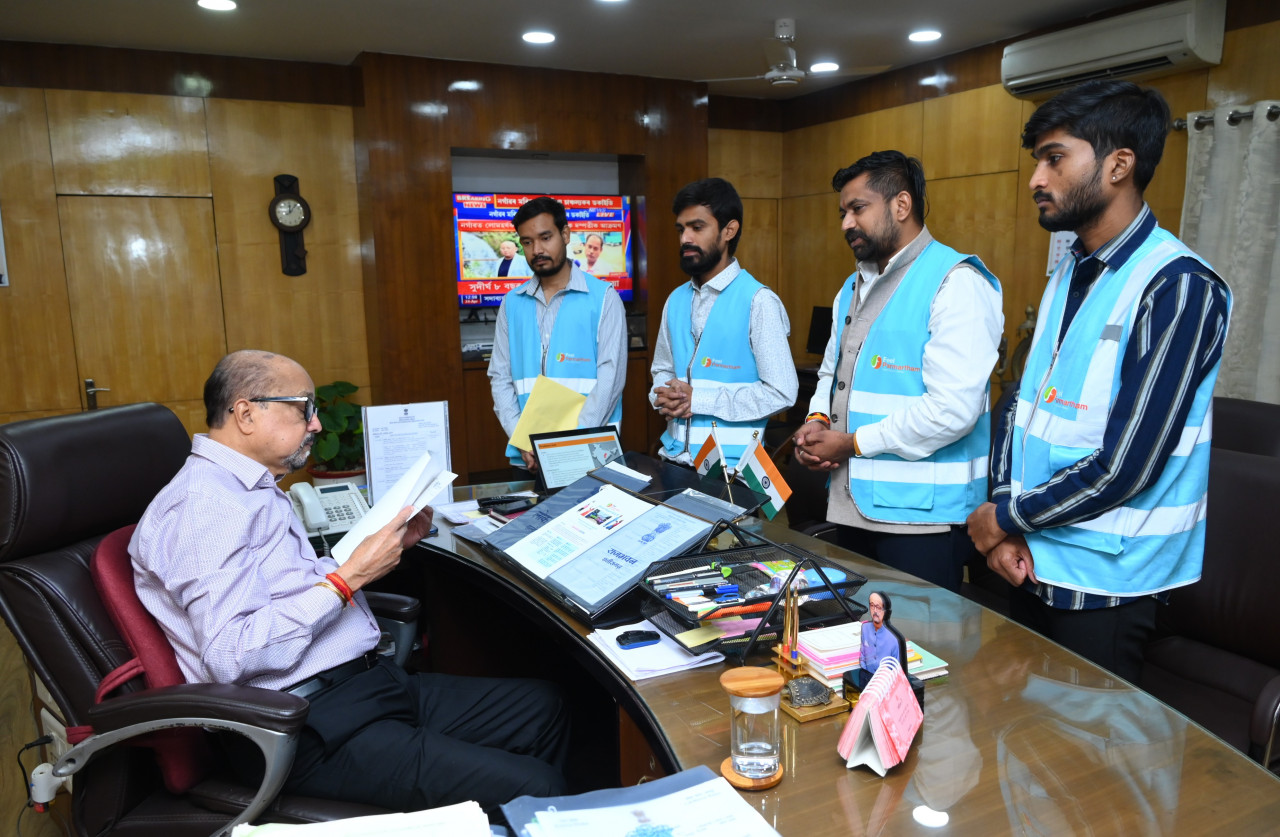 राज्यपाल रमेन डेका से फिल परमार्थ आश्रम के संस्थापक ने की भेंट….