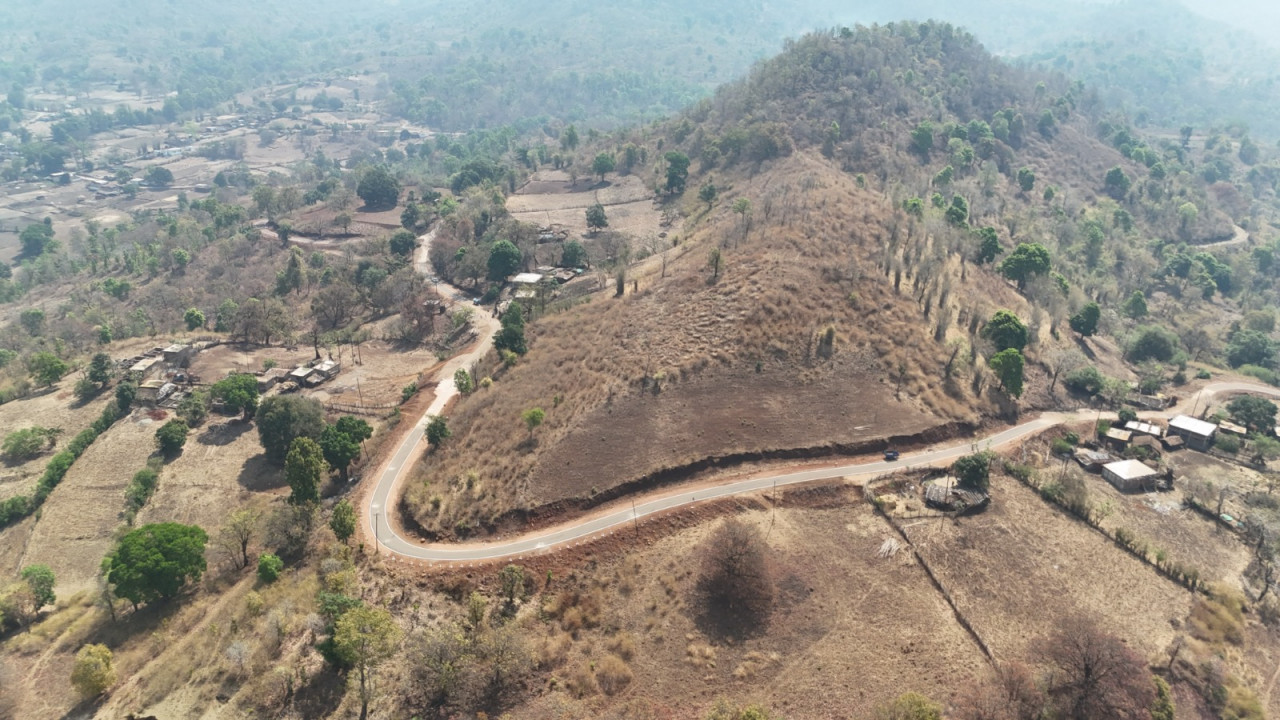 बारहमासी सड़क से जुड़ गया पहाड़ों के बीच बसा चाऊरडोंगरी….