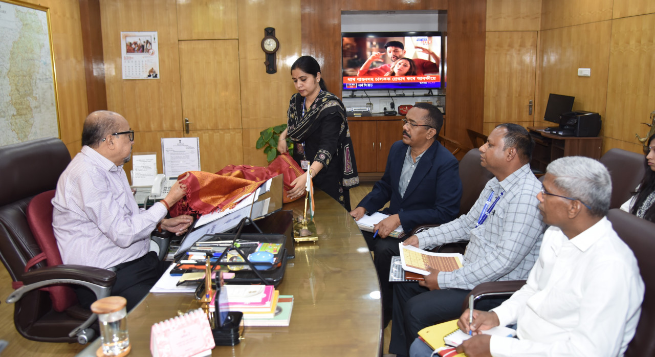 राज्यपाल रमेन डेका ने कोसा वस्त्रों के नवाचार और बुनकरों के आर्थिक सशक्तिकरण पर दिया जोर…..