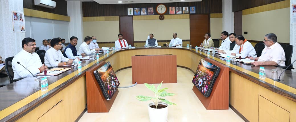 मुख्यमंत्री विष्णु देव साय की अध्यक्षता में हुई कैबिनेट बैठक, कई महत्वपूर्ण प्रस्तावों को मिली मंजूरी….. मुख्यमंत्री विष्णु देव साय की अध्यक्षता में हुई कैबिनेट बैठक, कई महत्वपूर्ण प्रस्तावों को मिली मंजूरी…..