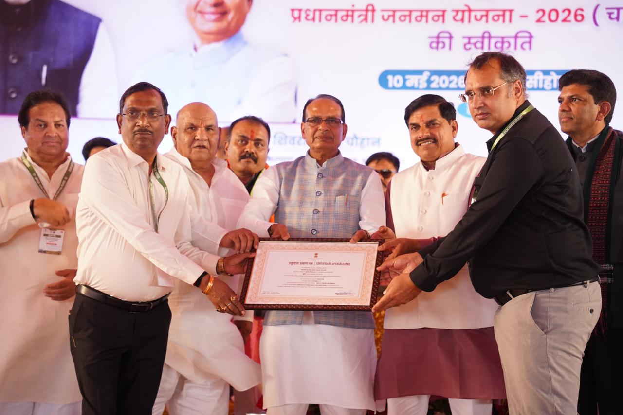 छत्तीसगढ़ का राष्ट्रीय गौरव : प्रधानमंत्री ग्राम सड़क योजना के उत्कृष्ट रखरखाव में देश में मिला दूसरा स्थान, केंद्रीय मंत्री शिवराज सिंह चौहान ने रजत जयंती समारोह में राज्य को किया सम्मानित….