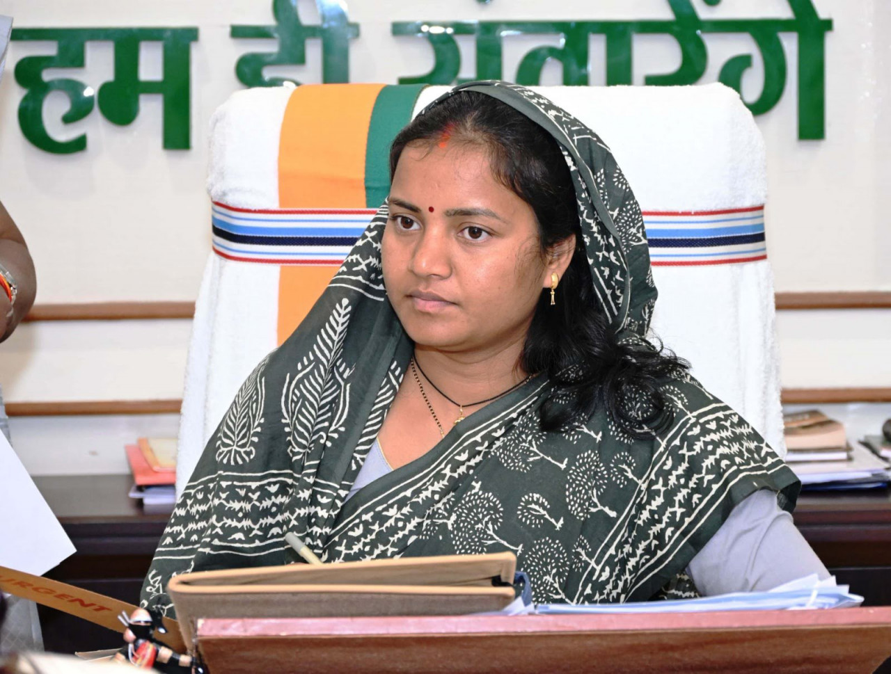 हाथी के हमले में जान गंवाने वाले ग्रामीणों के परिजनों को त्वरित राहत, मंत्री लक्ष्मी राजवाड़े की पहल पर सूरजपुर जिला प्रशासन ने वितरित की मुआवजा राशि….