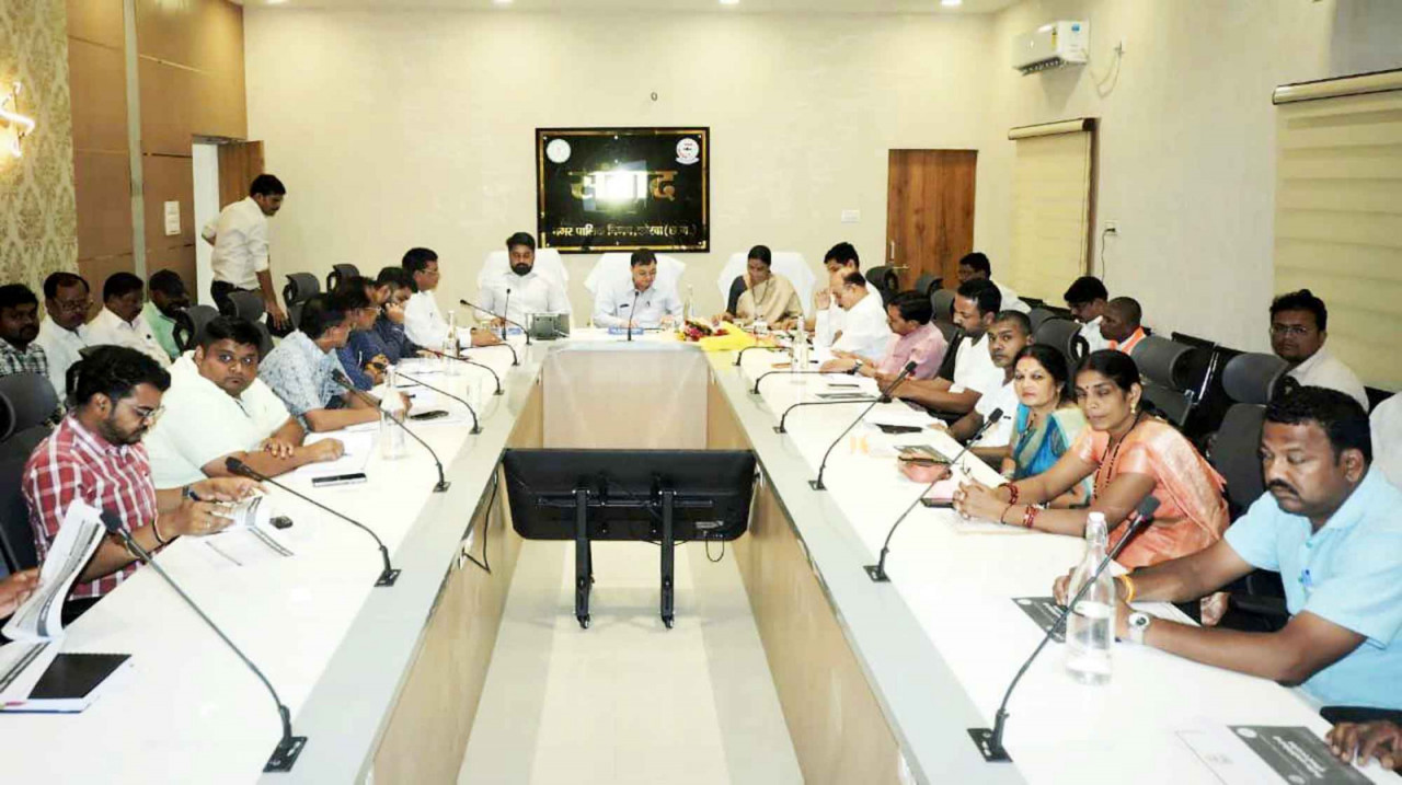 डामर की अनुपलब्धता के कारण सड़क डामरीकरण के नहीं हो पा रहे कार्य, उच्च स्तर पर चर्चा कर वैकल्पिक रास्ता निकाले, सुधारे सड़कों की दशा: उद्योग मंत्री लखनलाल देवांगन…..