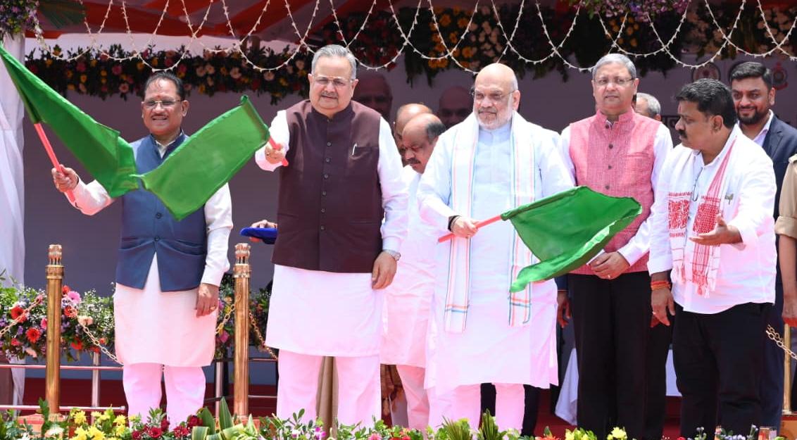 केंद्रीय गृह मंत्री अमित शाह ने रायपुर में अत्याधुनिक ‘नेक्स्ट जेन सीजी डायल-112 सेवा’ और मोबाइल फॉरेंसिक वैन का किया शुभारंभ….