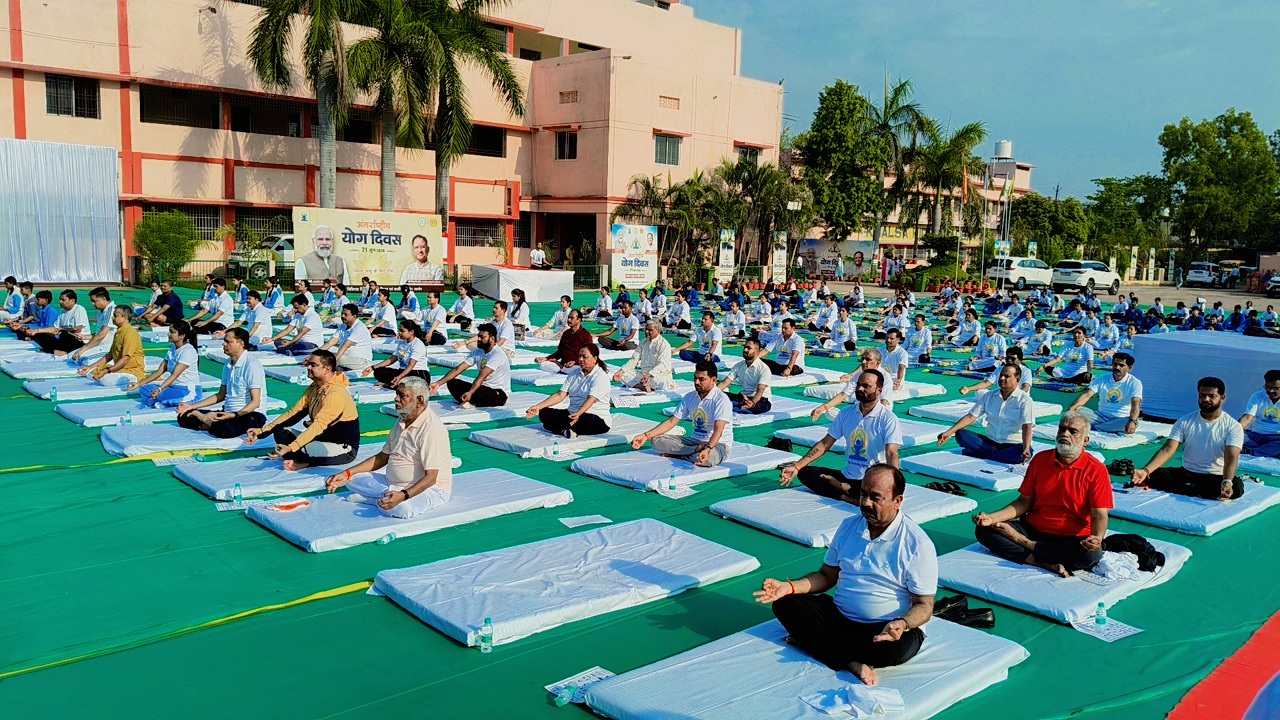 अच्छे शारीरिक और मानसिक स्वास्थ्य के लिए रोज करें योग – उप मुख्यमंत्री अरुण साव….