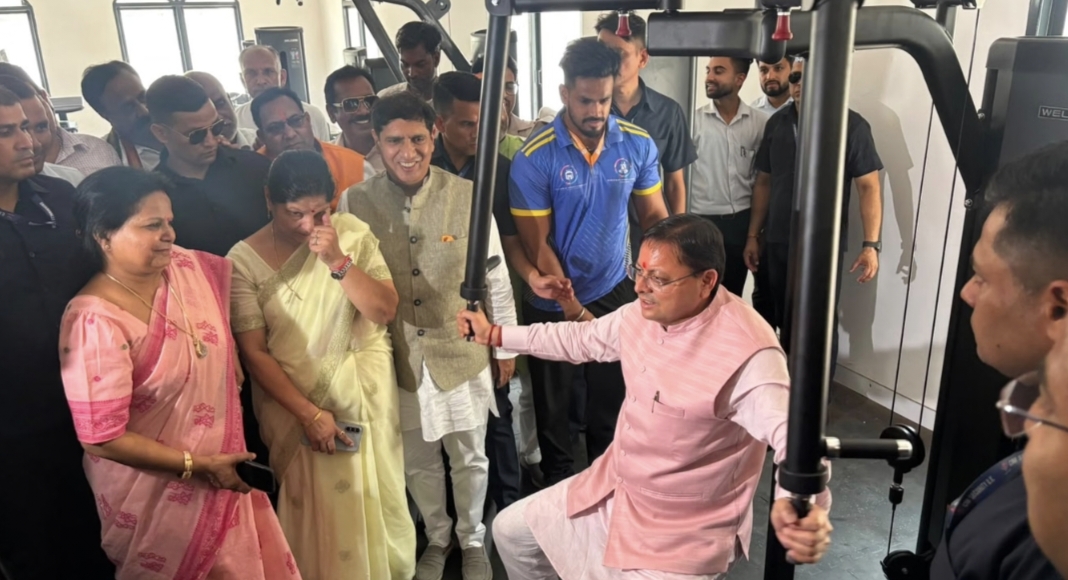 Roorkee: सीएम ने रुड़की को दिया स्पोर्ट्स कॉम्प्लेक्स का तोहफा, की एक्सरसाइज, बैडमिंटन पर भी आजमाया हाथ