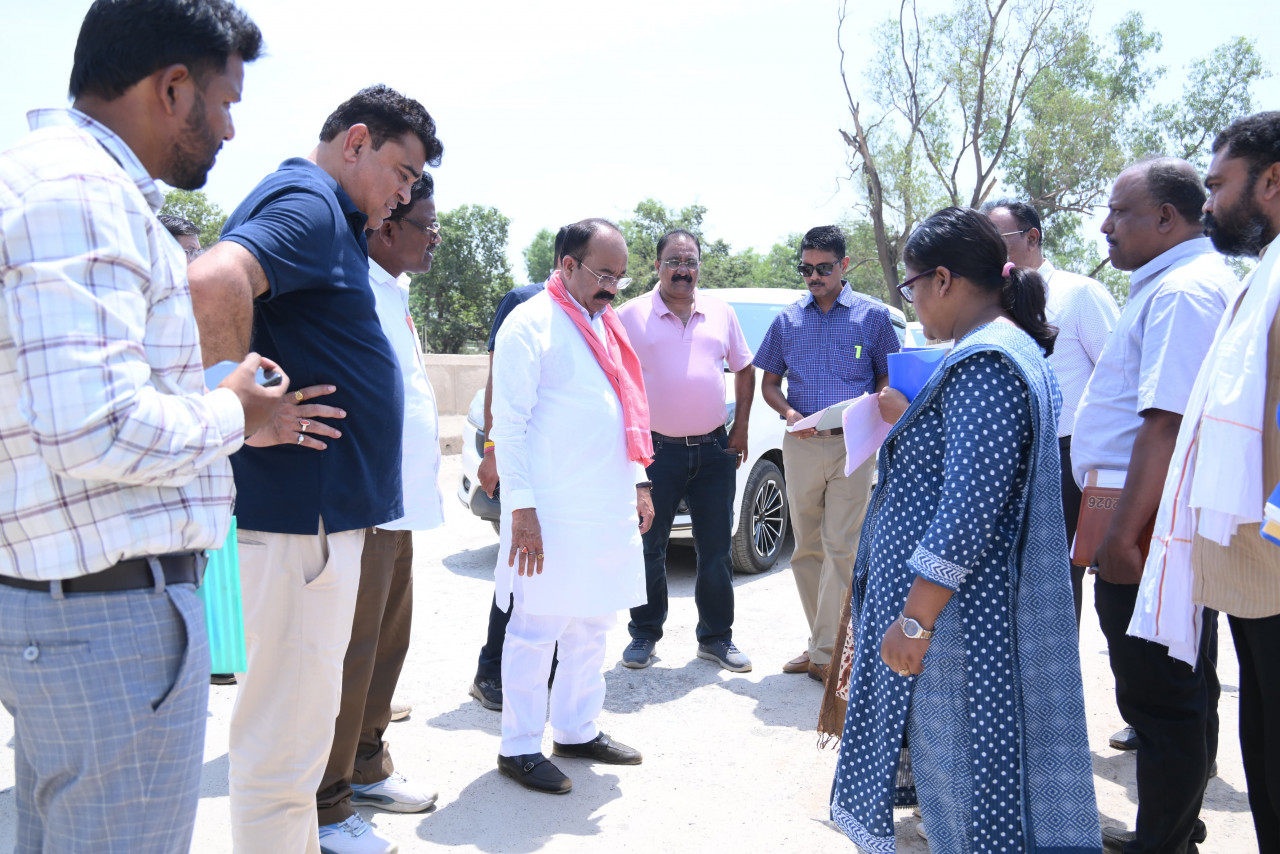 उप मुख्यमंत्री अरुण साव के बस्तर प्रवास का दूसरा दिन : मिशन अमृत, राष्ट्रीय राजमार्ग और तालाब सौंदर्यीकरण कार्यों का किया निरीक्षण…