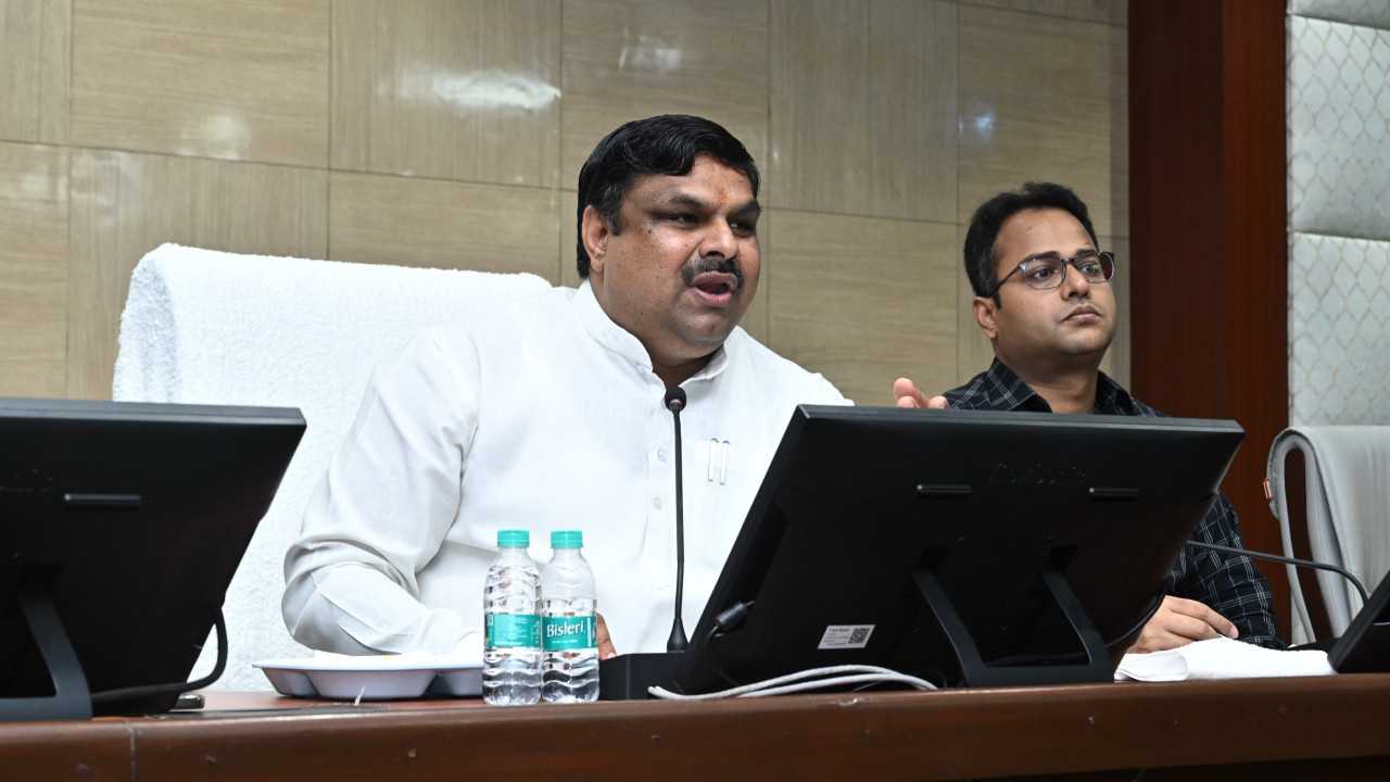 स्कूल शिक्षा मंत्री गजेंद्र यादव की अध्यक्षता में संभागीय संयुक्त संचालकों एवं जिला शिक्षा अधिकारियों की विभागीय समीक्षा बैठक संपन्न…..