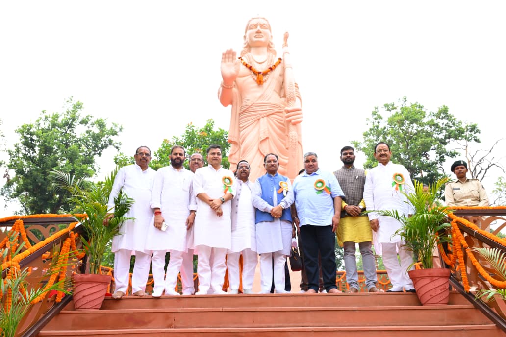 मातृशक्ति एवं प्रकृति के प्रति श्रद्धा का अनुपम संगम : मुख्यमंत्री विष्णु देव साय ने फॉरेस्ट रेस्ट हाउस “राम वाटिका” में स्थापित भगवान श्री राम की प्रतिमा को नमन कर प्राप्त किया आशीर्वाद….