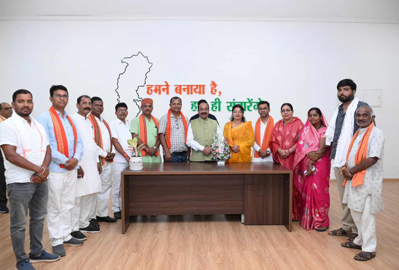 डोंगरगांव की बहुप्रतीक्षित मांग पूरी, बना नगर पालिका, उप मुख्यमंत्री अरुण साव से डोंगरगांव के जनप्रतिनिधियों और नागरिकों ने मिलकर जताया आभार…..