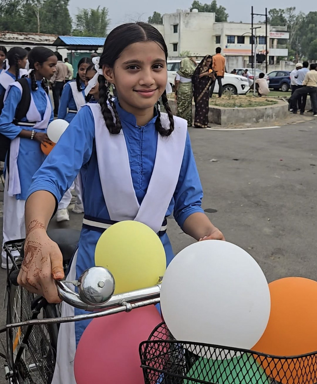 सरस्वती साइकिल योजना से वैष्णवी के सपनों को मिली नई उड़ान, पहले पैदल तय करती थी विद्यालय का सफर, अब निःशुल्क साइकिल से शिक्षा की राह होगी आसान…..