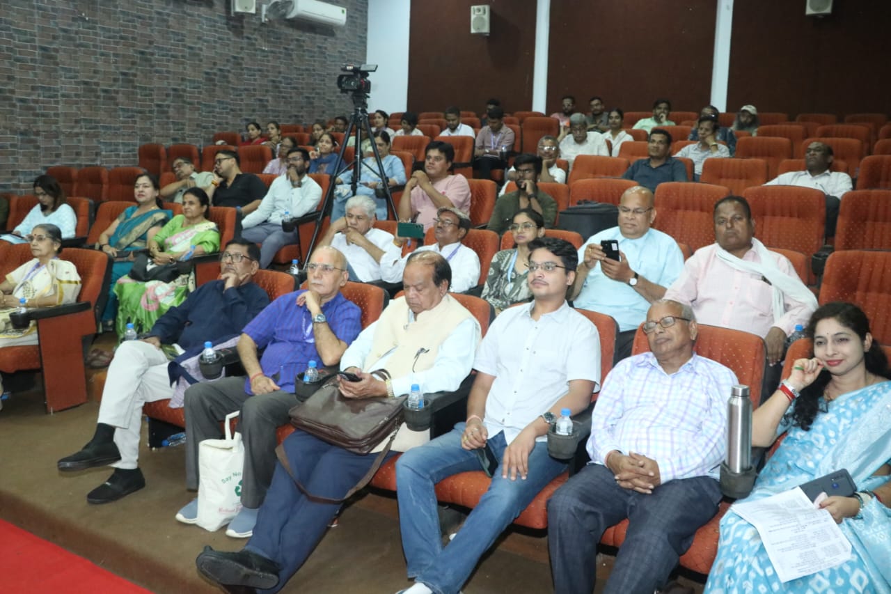 लोकसाहित्य के दर्पण में अतीत का प्रतिबिंब विषयक दो दिवसीय राज्य स्तरीय सम्मेलन का सफल समापन….