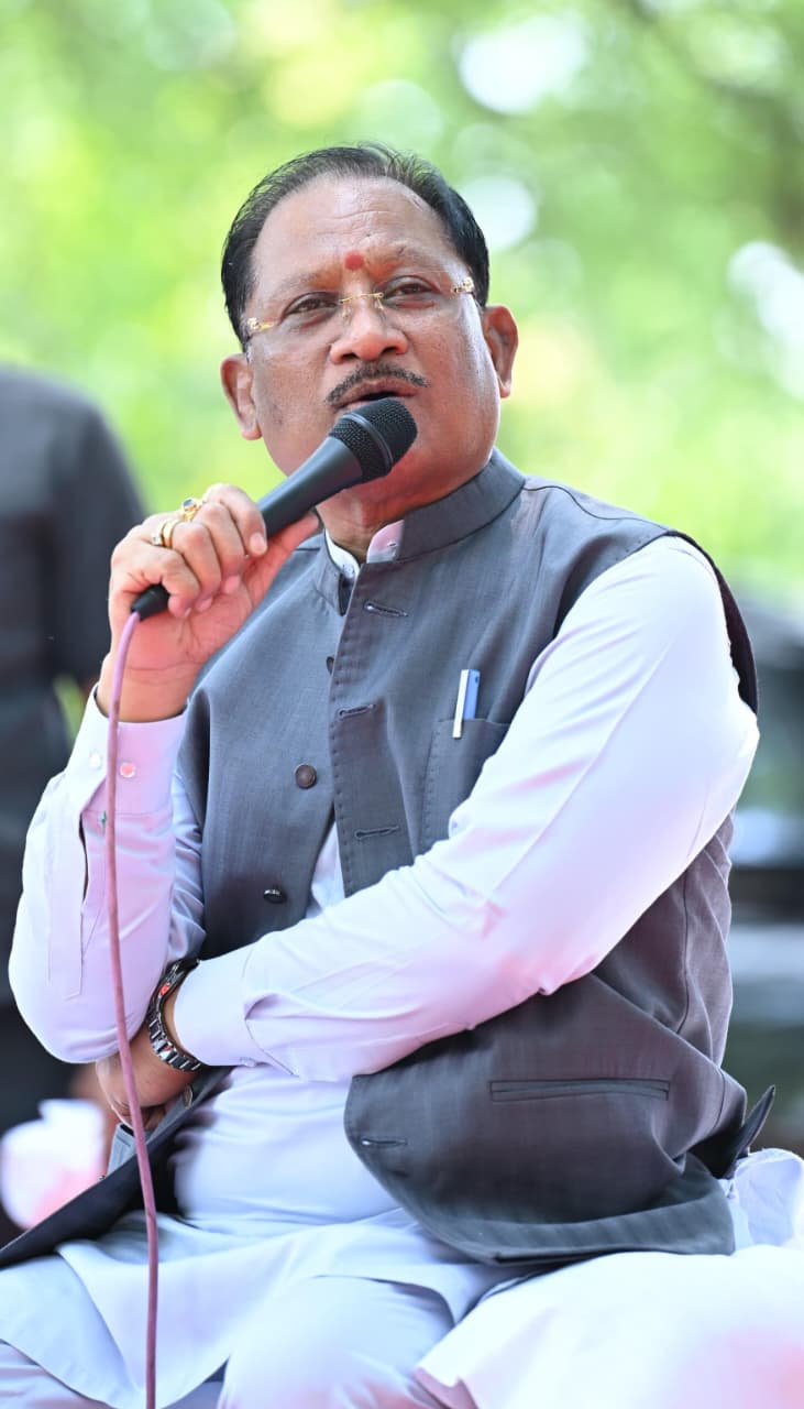 सुशासन तिहार में मुख्यमंत्री विष्णुदेव साय पहुंचे बीजापुर के सुदूर गांव कोण्डापल्ली : चौपाल में सुनीं ग्रामीणों की समस्याएं…. सुशासन तिहार में मुख्यमंत्री विष्णुदेव साय पहुंचे बीजापुर के सुदूर गांव कोण्डापल्ली : चौपाल में सुनीं ग्रामीणों की समस्याएं….