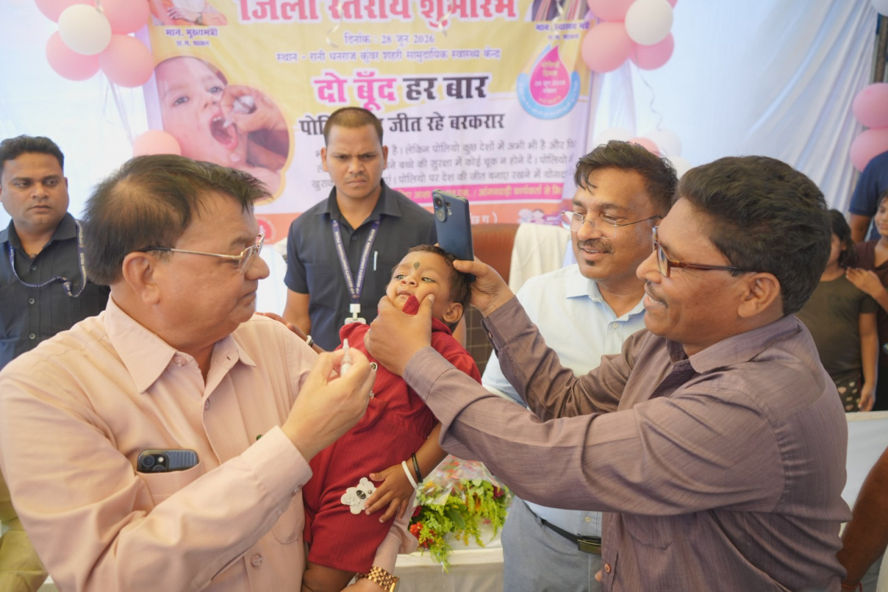 बच्चों को पोलियो की दो बूंद पिलाकर मंत्री लखनलाल देवांगन ने किया राष्ट्रीय पल्स पोलियो अभियान का शुभारंभ…..