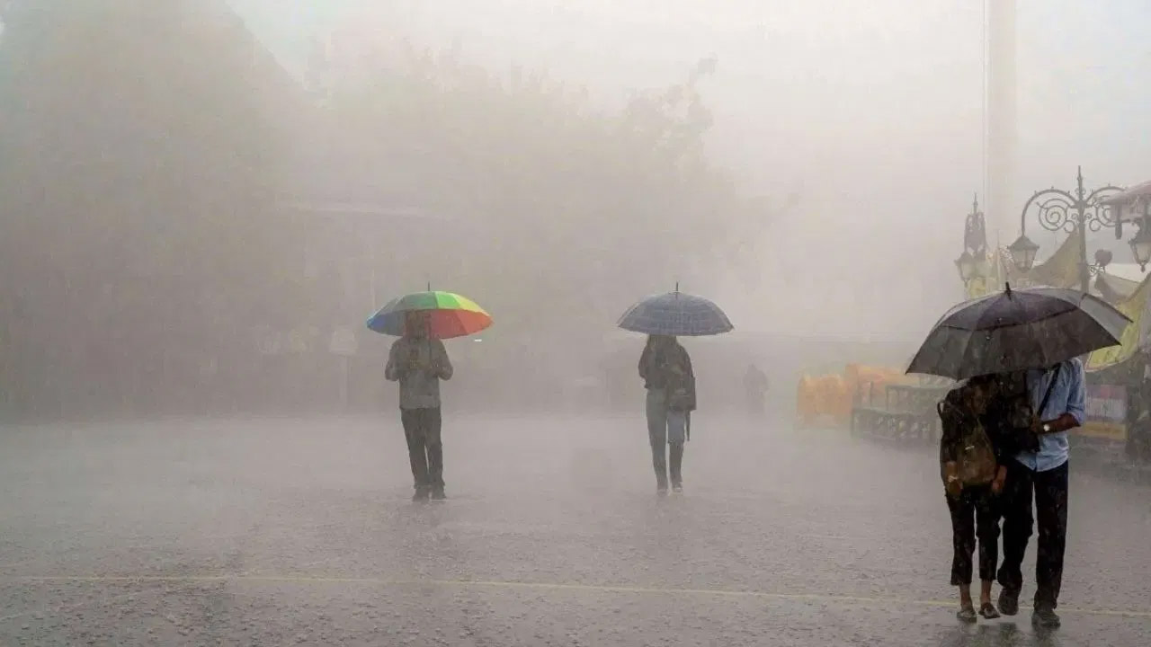UTTARAKHAND WEATHER : उत्तराखंड में अगले 3 घंटे भारी, कई जिलों में तेज बारिश, ओलावृष्टि और आकाशीय बिजली का अलर्ट….