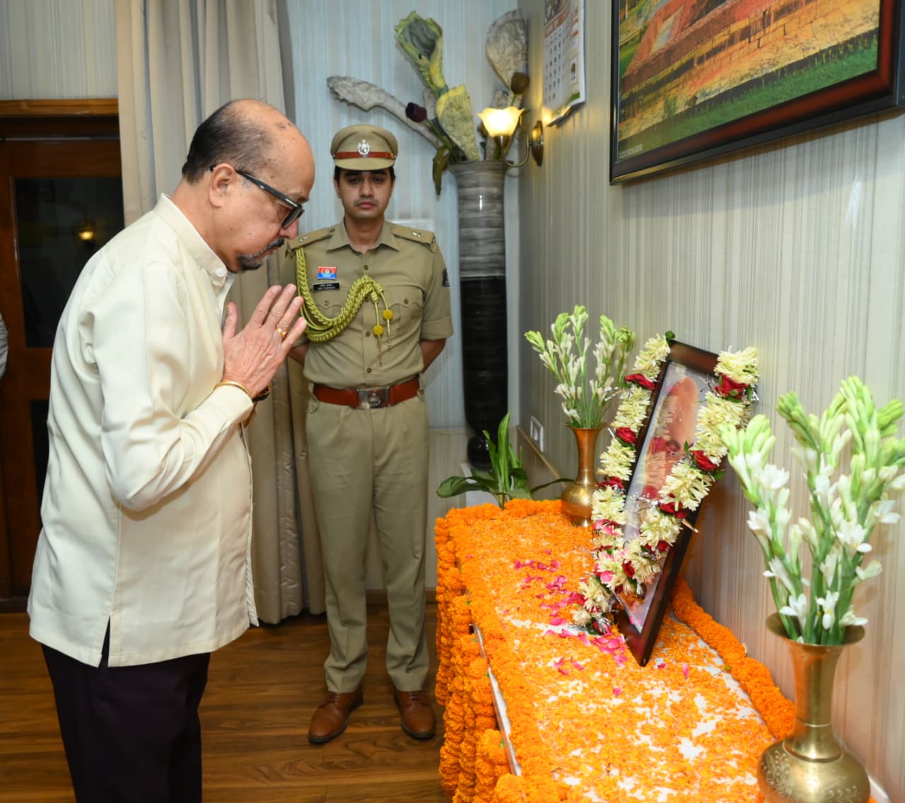 डॉ श्यामा प्रसाद मुखर्जी की पुण्यतिथि पर राज्यपाल ने दी श्रद्धांजलि….