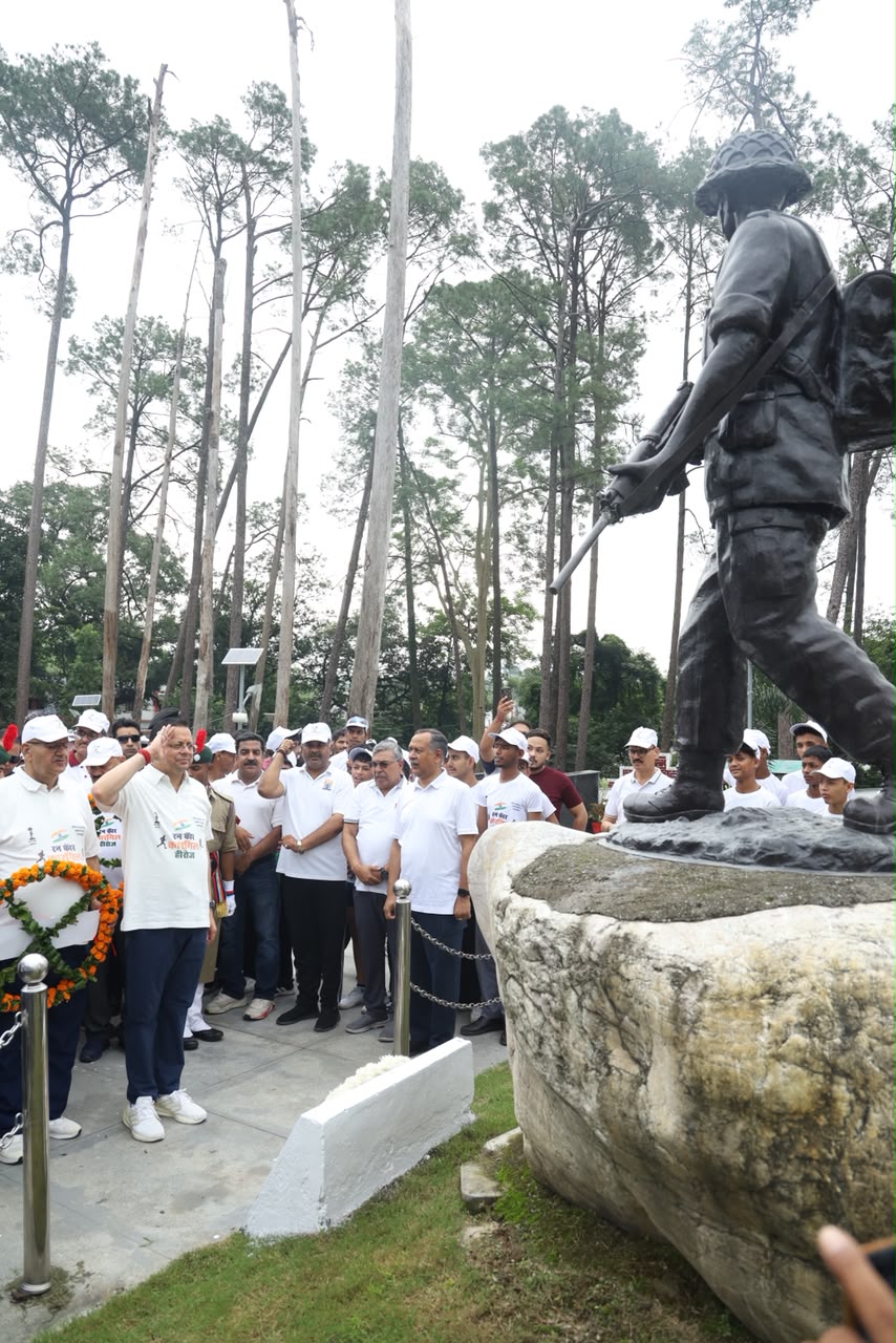 देहरादून में कारगिल वीरों को नमन, सीएम धामी ने मैराथन को किया रवाना देहरादून में कारगिल वीरों को नमन, सीएम धामी ने मैराथन को किया रवाना