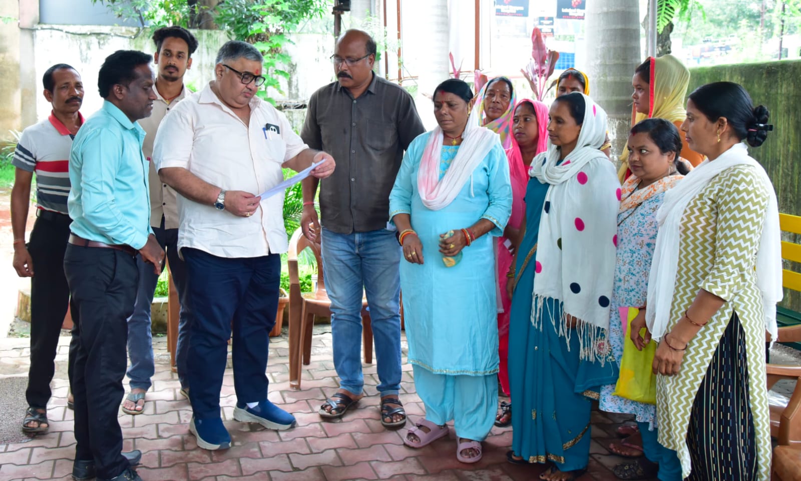 जनदर्शन में पर्यटन एवं संस्कृति मंत्री राजेश अग्रवाल ने सुनीं लोगों की समस्याएं, त्वरित समाधान के दिए निर्देश….. जनदर्शन में पर्यटन एवं संस्कृति मंत्री राजेश अग्रवाल ने सुनीं लोगों की समस्याएं, त्वरित समाधान के दिए निर्देश…..