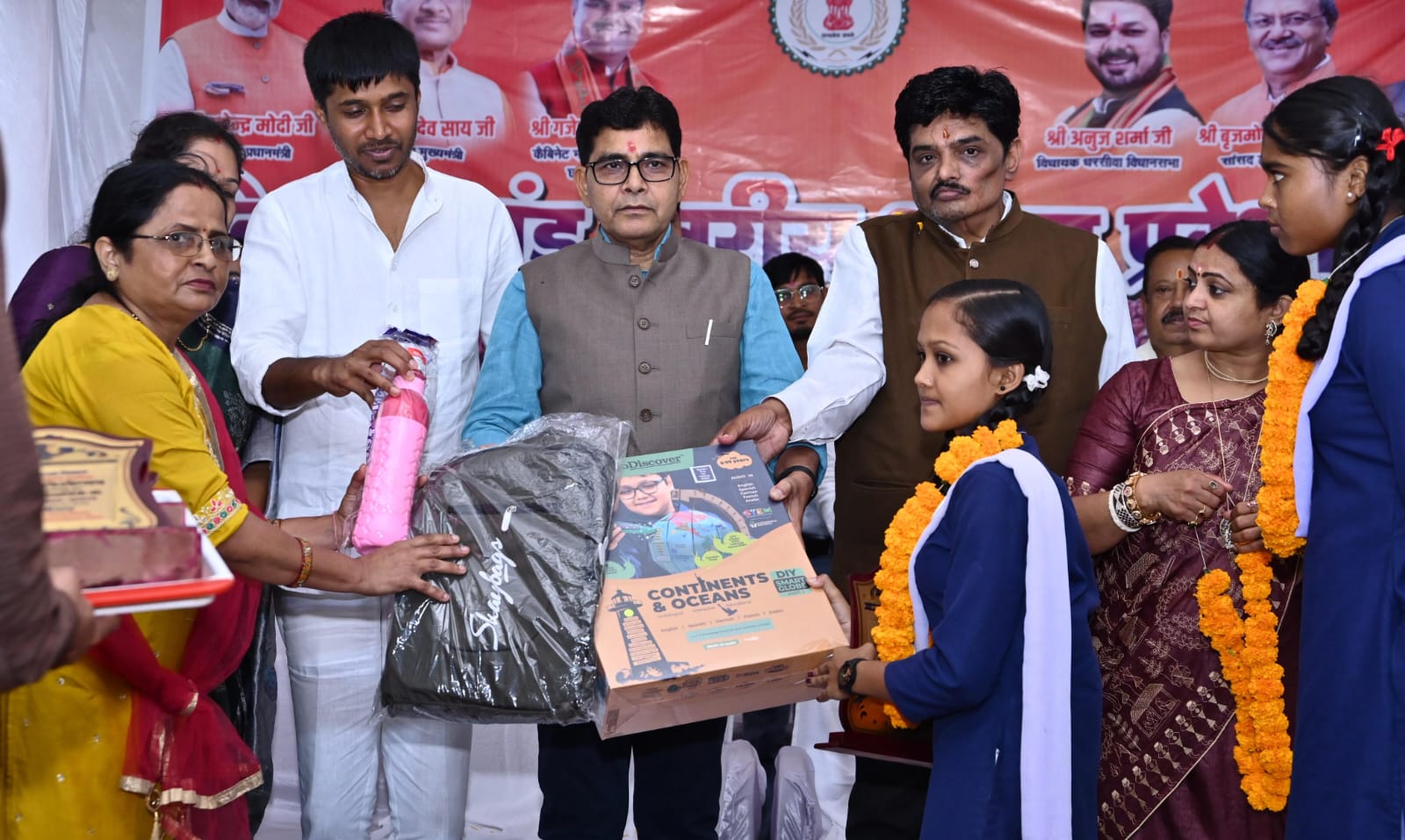 शिक्षा के साथ संस्कारों का समावेश ही समृद्ध छत्तीसगढ़ की नींव – राजस्व मंत्री टंक राम वर्मा…. शिक्षा के साथ संस्कारों का समावेश ही समृद्ध छत्तीसगढ़ की नींव – राजस्व मंत्री टंक राम वर्मा….