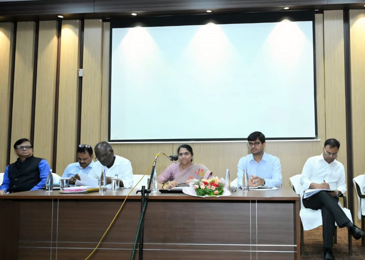 निर्माण कार्यों का हर 15 दिनों में करें निरीक्षण, नागरिक सुविधाओं के काम में न हो लापरवाही : श्रीमती शंगीता आर…..