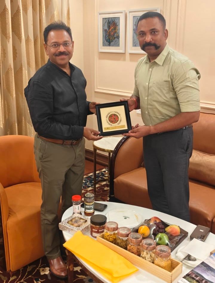 भारत सरकार के पर्यटन मंत्रालय के अतिरिक्त सचिव एवं महानिदेशक सुमन बिल्ला का रायपुर एयरपोर्ट पर हुआ आत्मीय स्वागत…..
