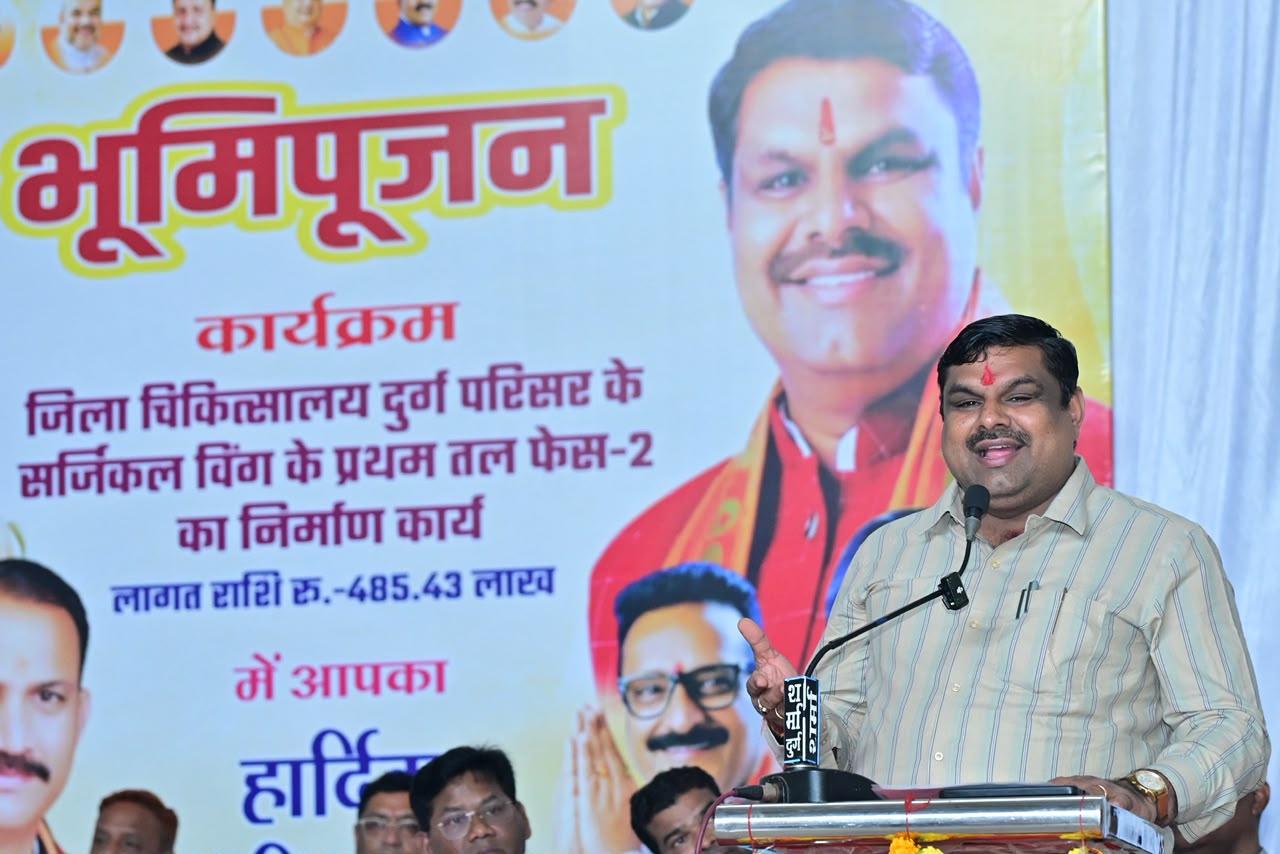 दुर्ग जिला अस्पताल में 4.85 करोड़ रुपये की लागत से बनेगा अत्याधुनिक सर्जिकल विंग, स्कूल शिक्षा मंत्री गजेंद्र यादव ने किया भूमिपूजन, मरीजों को मिलेंगी निजी अस्पताल जैसी सुविधाएं….