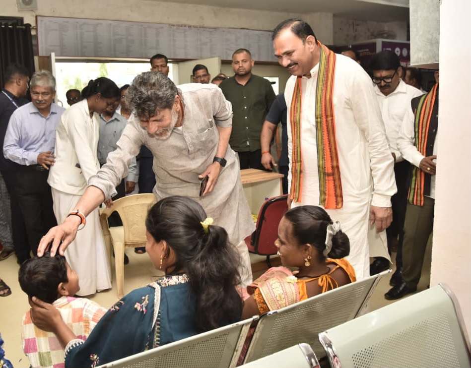 स्वास्थ्य मंत्री श्याम बिहारी जायसवाल ने महारानी अस्पताल का किया औचक निरीक्षण, 300 बिस्तर विस्तार और नई सुविधाओं को सुनिश्चित करने दिए निर्देश…..