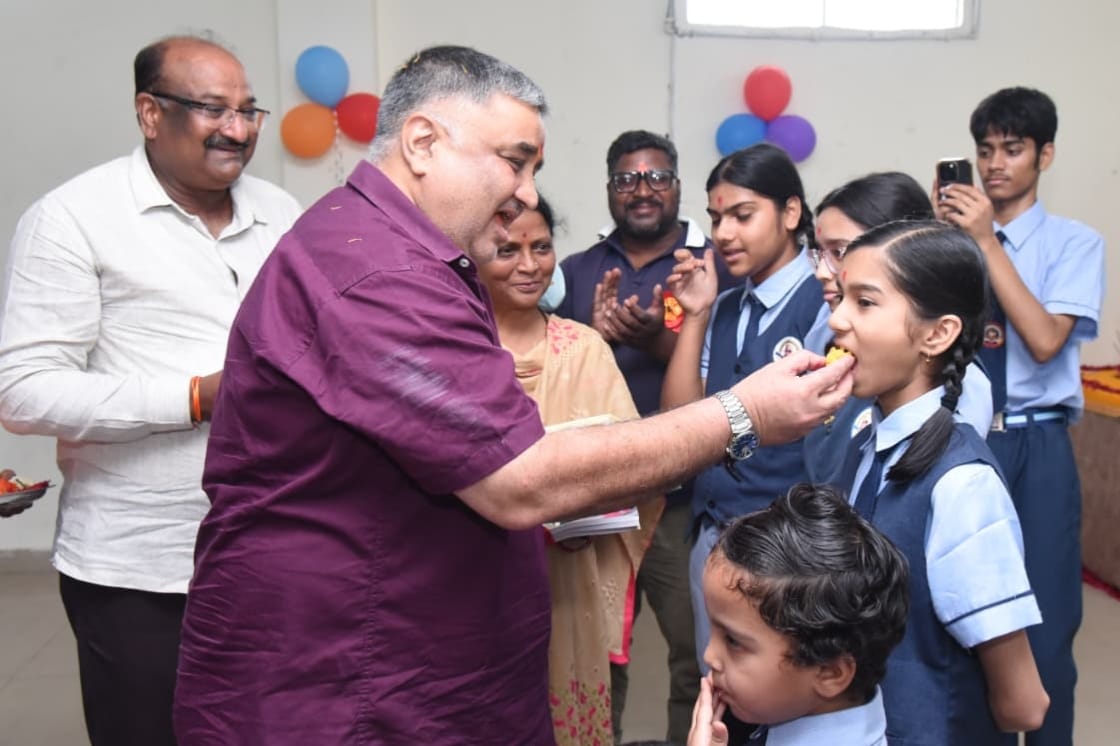 बेटियों के सपनों को मिली नई उड़ान, शाला प्रवेश उत्सव में शामिल हुए पर्यटन एवं संस्कृति मंत्री राजेश अग्रवाल….. बेटियों के सपनों को मिली नई उड़ान, शाला प्रवेश उत्सव में शामिल हुए पर्यटन एवं संस्कृति मंत्री राजेश अग्रवाल…..