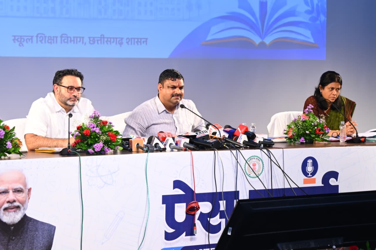स्कूल शिक्षा विभाग की उपलब्धियों पर मंत्री गजेंद्र यादव ने की प्रेस कॉन्फ्रेंस, दो वर्षों के कार्यों का रखा लेखा-जोखा..