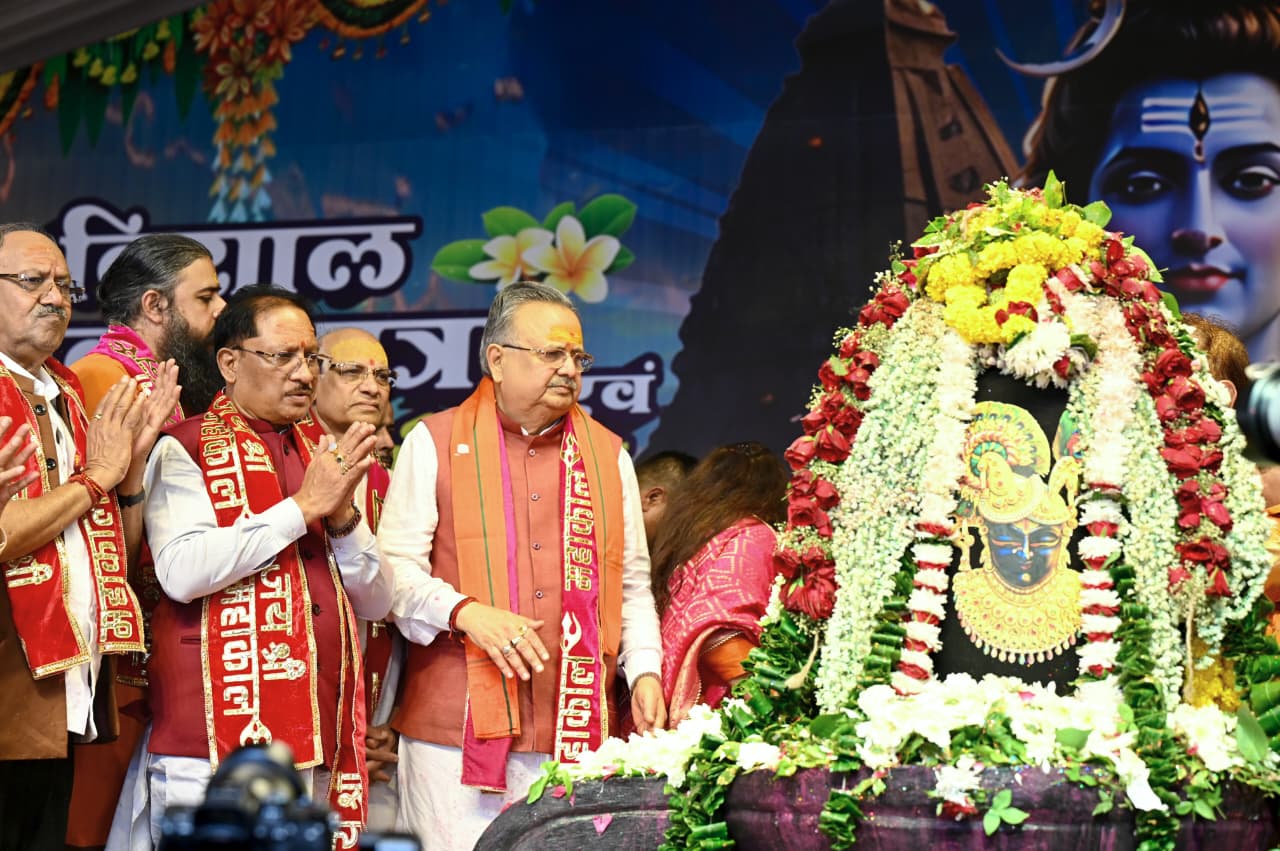 मुख्यमंत्री विष्णु देव साय ने भगवान शिव का रुद्राभिषेक कर प्रदेशवासियों के सुख-समृद्धि और खुशहाली की कामना की….