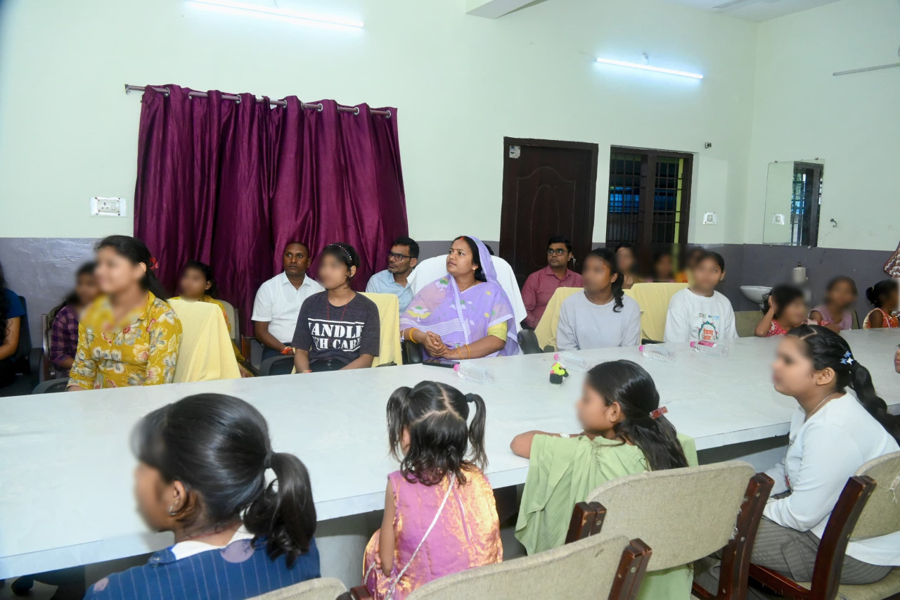 मंत्री लक्ष्मी राजवाड़े ने बालिका गृह की बेटियों के साथ सुनी ‘मन की बात’…..