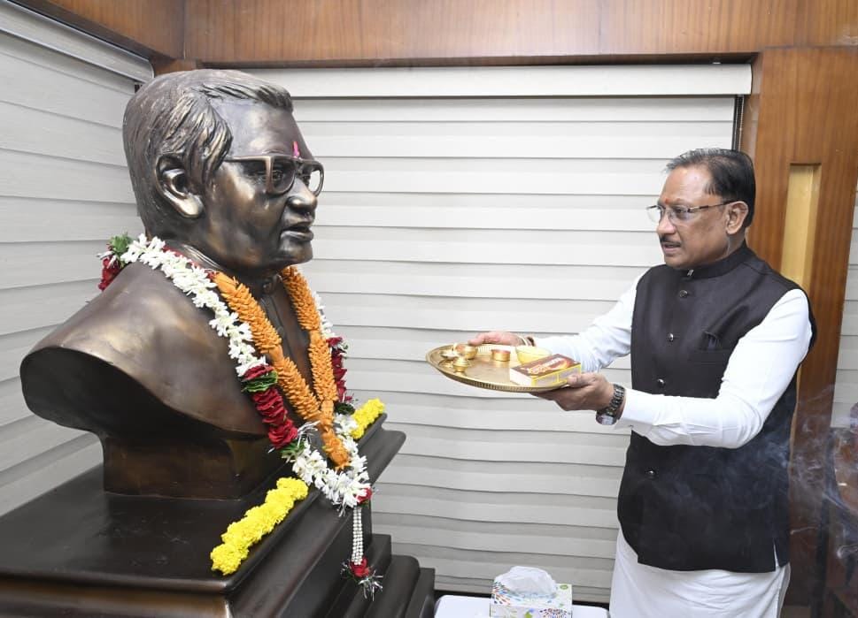 अटल जी के संकल्प और दूरदर्शी नेतृत्व ने छत्तीसगढ़ को दी नई पहचान, सुशासन और अंत्योदय की राह पर आगे बढ़ रहा प्रदेश : मुख्यमंत्री विष्णु देव साय….