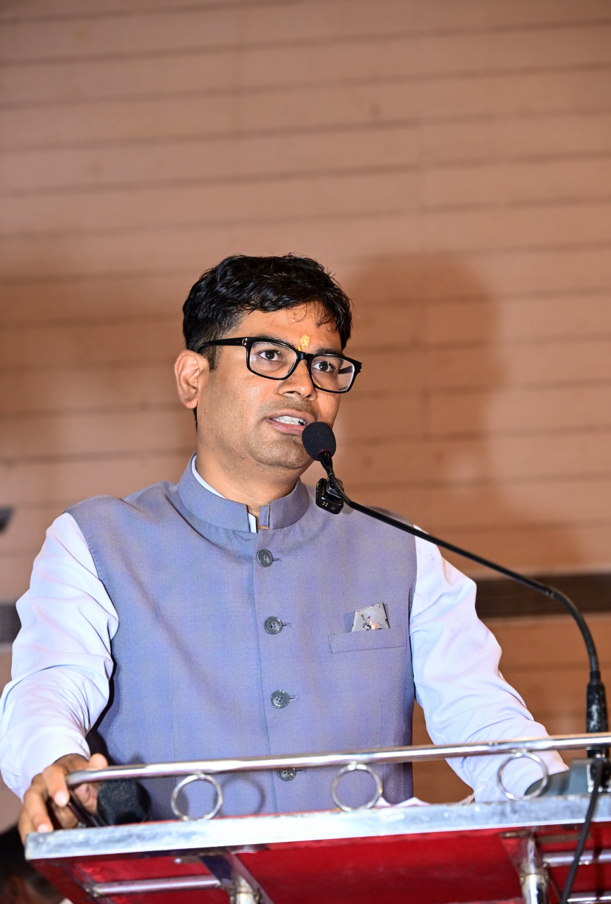 भगवान सहस्रबाहु की प्रतिमा का अनावरण, सामाजिक एकता और नई पीढ़ी के उत्थान का दिया संदेश, वित्त मंत्री ओ.पी. चौधरी एवं स्वास्थ्य मंत्री श्याम बिहारी जायसवाल ने किया प्रतिमा का अनावरण…..