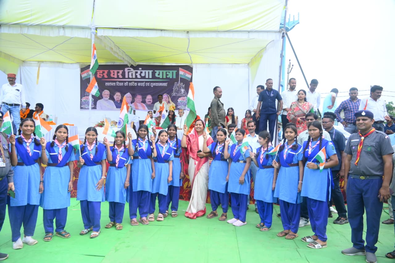 मंत्री लक्ष्मी राजवाड़े के नेतृत्व में सूरजपुर जिले में निकलीं भव्य तिरंगा यात्राएं….