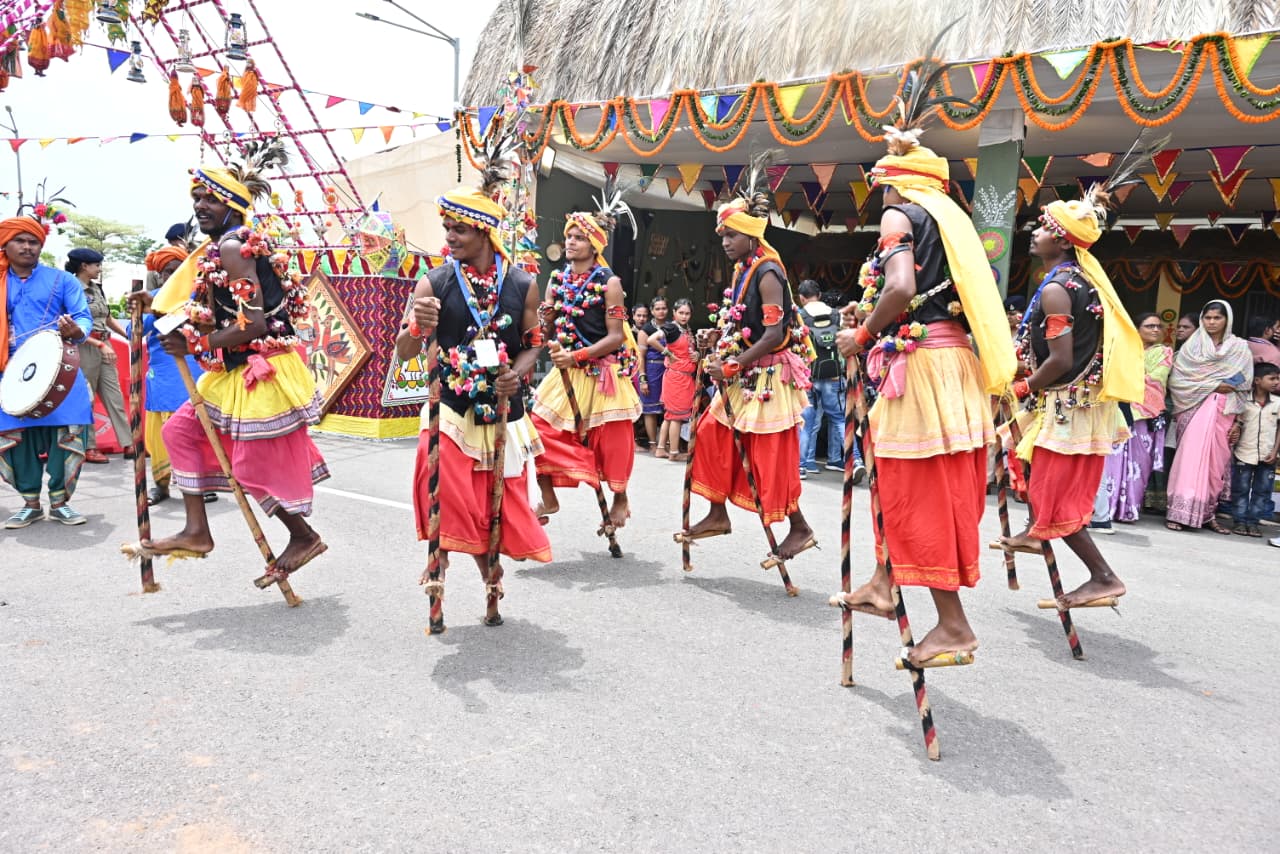 छत्तीसगढ़ के पहले पर्व हरेली पर मुख्यमंत्री निवास में सजी लोक संस्कृति की जीवंत झांकी….