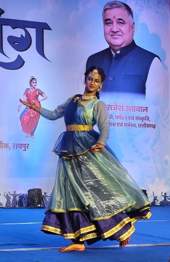 घुमड़ते बादलों के बीच मुक्ताकाशी मंच पर साकार हुआ ‘पावस प्रसंग’, सावन की फुहारों के बीच कथक और शास्त्रीय संगीत ने बांधा समां, कलाकारों की भावपूर्ण प्रस्तुतियों से जीवंत हुआ वर्षा ऋतु का सौंदर्य…..