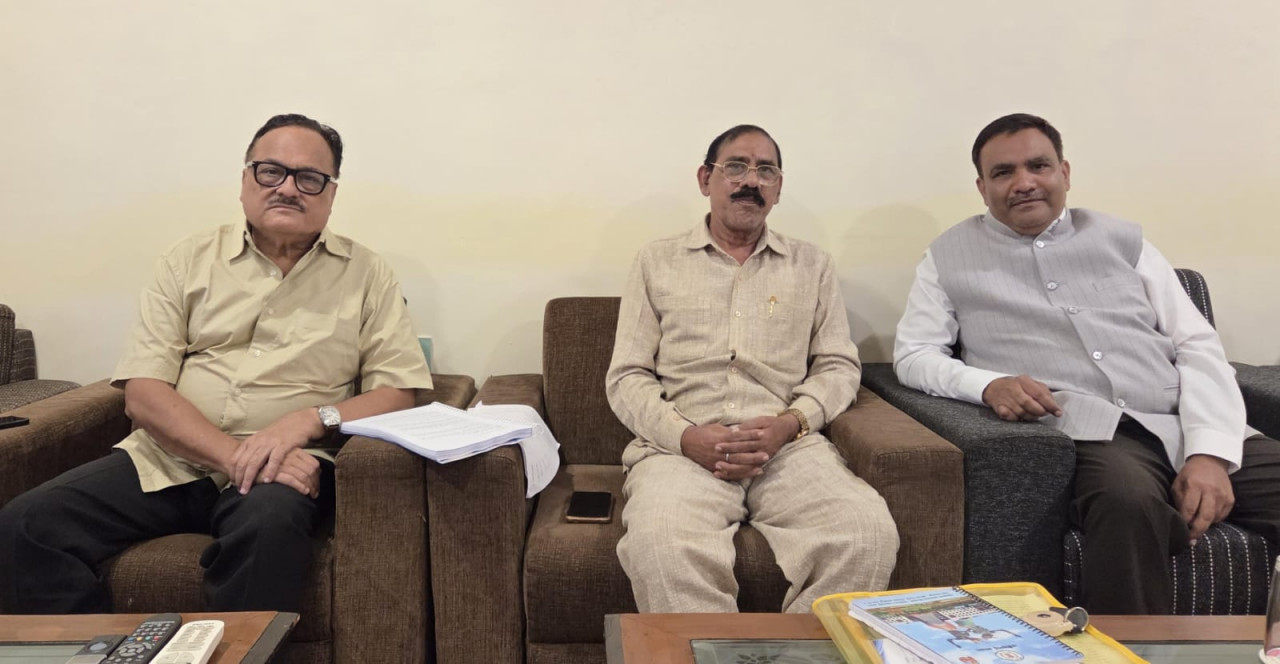 वक्फ बोर्ड अध्यक्ष डॉ. सलीम राज ने यूसीसी समिति सदस्यों से की सौजन्य मुलाकात…..