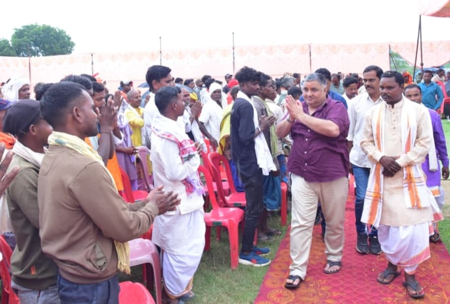 करमा उत्सव में झलकी छत्तीसगढ़ की समृद्ध जनजातीय संस्कृति, पर्यटन एवं संस्कृति मंत्री राजेश अग्रवाल ने दी बधाई….
