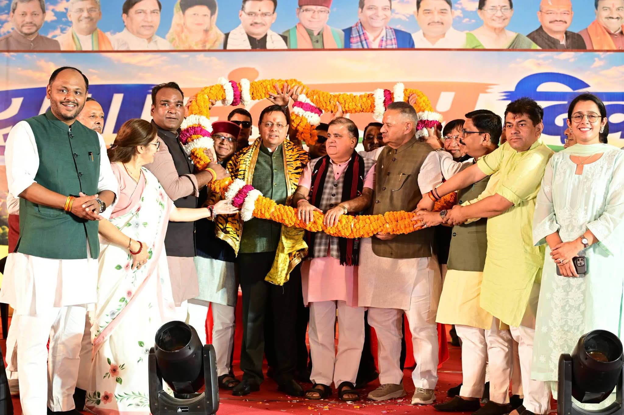 युवा संकल्प दिवस में धामी का आह्वान, नौकरी तलाशने के बजाय रोजगार देने का लक्ष्य रखें युवा