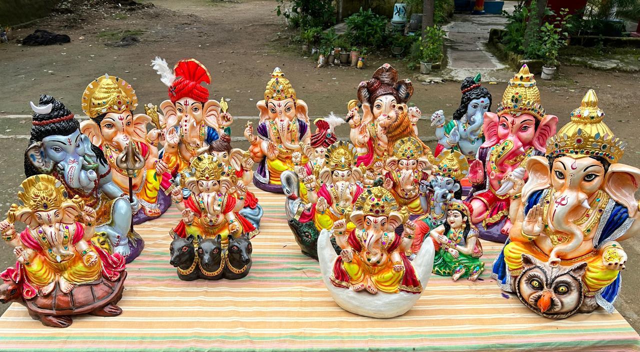 आस्था के साथ पर्यावरण संरक्षण का संदेश दे रही बंदियों की गणेश प्रतिमाएं…. आस्था के साथ पर्यावरण संरक्षण का संदेश दे रही बंदियों की गणेश प्रतिमाएं….