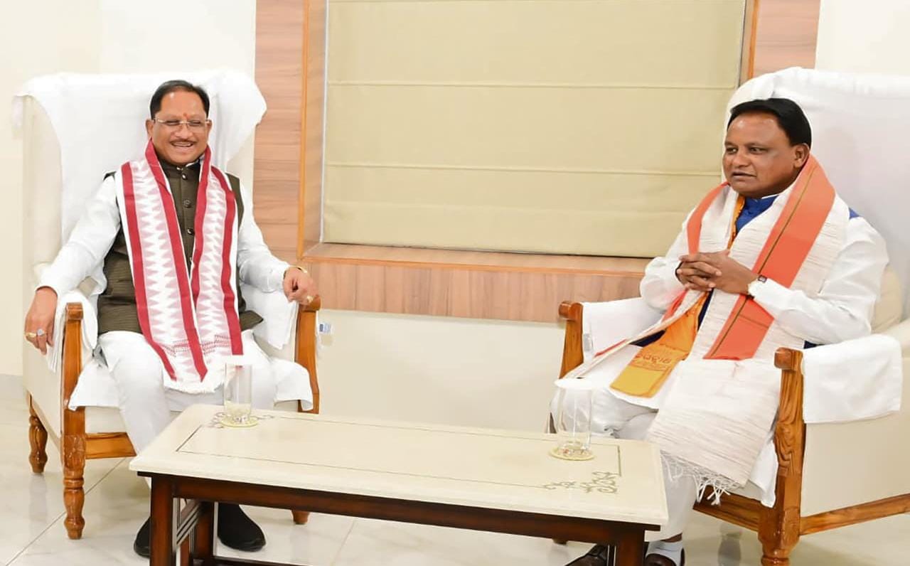 मुख्यमंत्री विष्णु देव साय ने ओडिशा के मुख्यमंत्री मोहन चरण माझी से की सौजन्य भेंट….