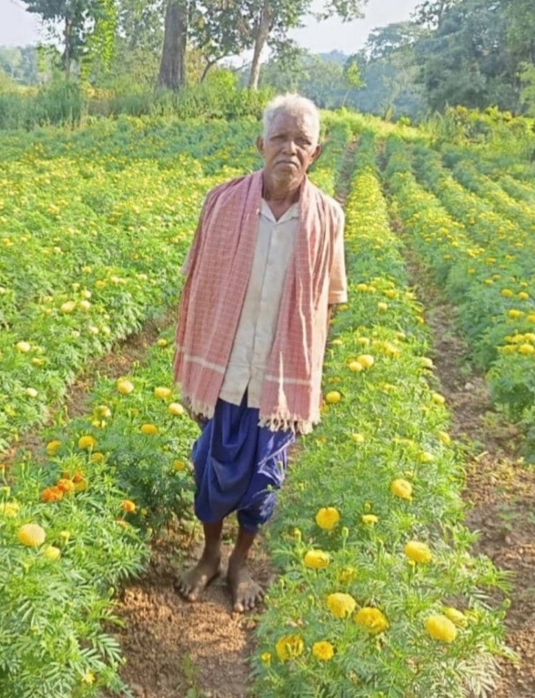 ’धान से गेंदा की खेती की ओर बढ़े आनंद राम, 0.400 हेक्टेयर में कमाया 3.96 लाख रुपए’….