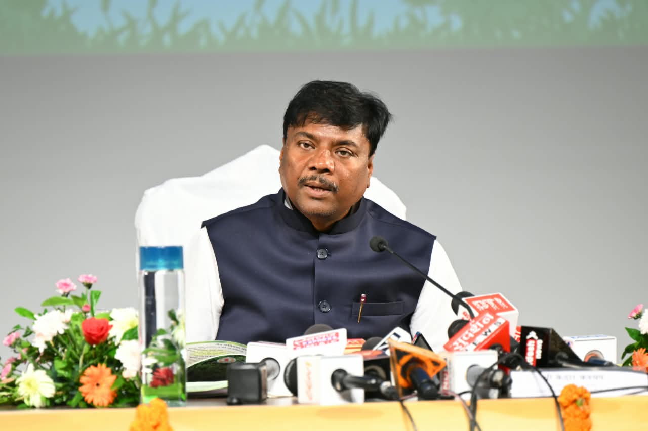 वन एवं जलवायु परिवर्तन मंत्री केदार कश्यप की पत्रवार्ता……