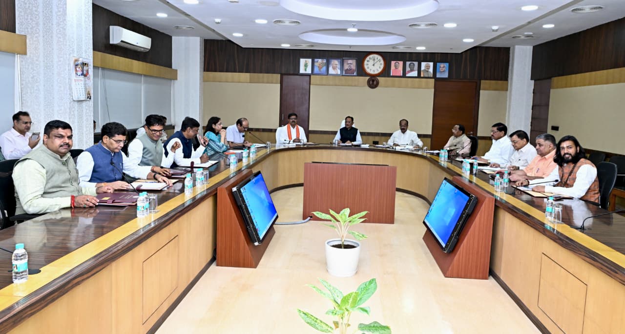 CM साय की अध्यक्षता में कैबिनेट बैठक, कई महत्वपूर्ण फैसलों पर लगी मुहर, विकास और जनहित से जुड़े मुद्दों पर हुई चर्चा….
