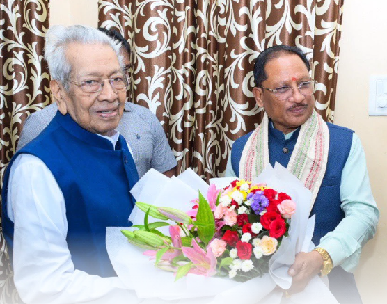 मुख्यमंत्री विष्णु देव साय ने छत्तीसगढ़ के पूर्व राज्यपाल विश्वभूषण हरिचंदन से की सौजन्य भेंट…