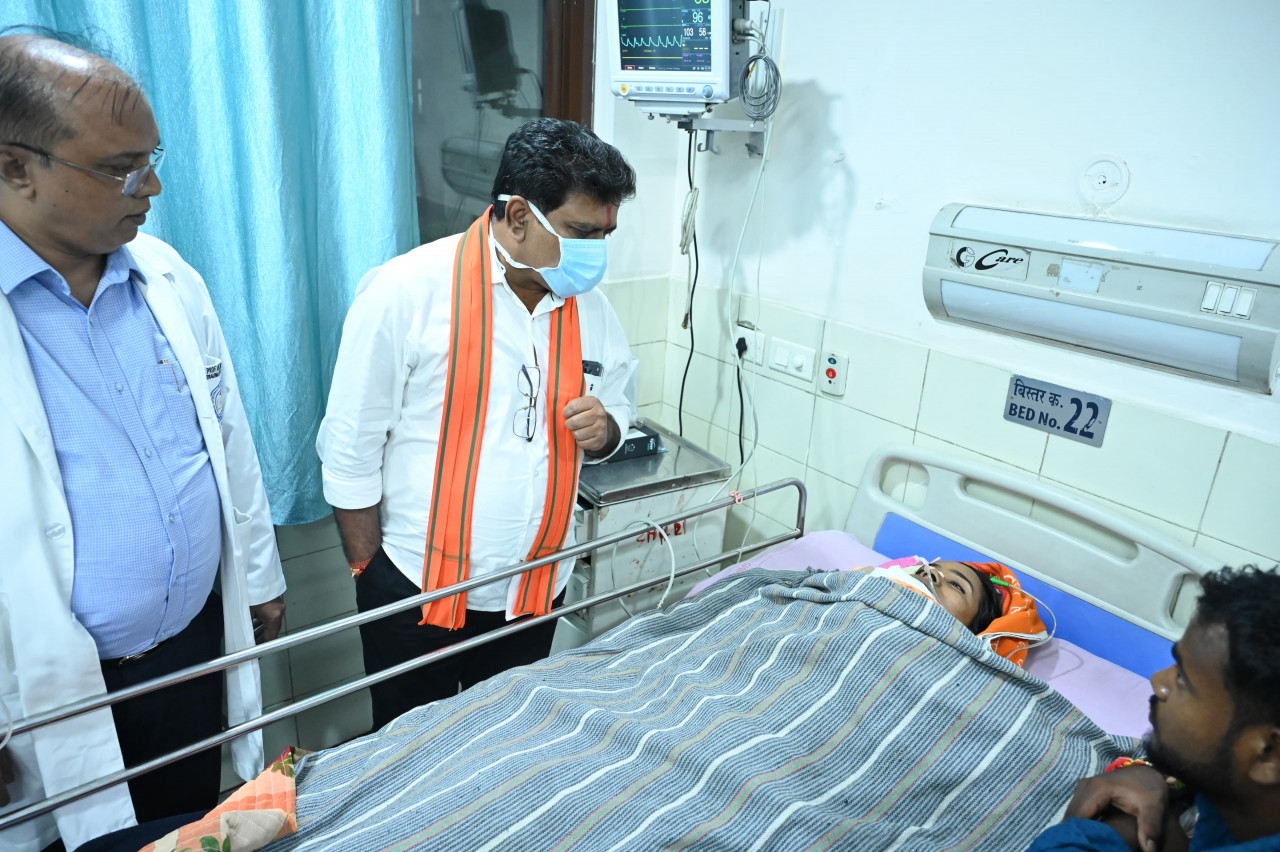 उप मुख्यमंत्री विजय शर्मा ने एम्स रायपुर में महाराष्ट्र सड़क हादसे के घायलों से की मुलाकात, विशेषज्ञ चिकित्सकों से उपचार की जानकारी लेकर बेहतर इलाज के दिए निर्देश…..